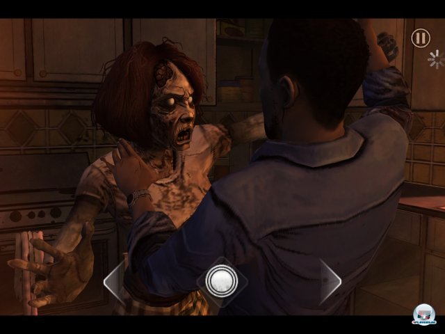 Man spielt Lee Everett, der sich einem kriechenden Zombie erwehren muss - auch unter iOS in Form eines Reaktionstests: Einfach mit dem Finger auf die angezeigten Kreise tippen. Man spielt Lee Everett, der sich einem kriechenden Zombie erwehren muss - auch unter iOS in Form eines Reaktionstests: Einfach mit dem Finger auf die angezeigten Kreise tippen.