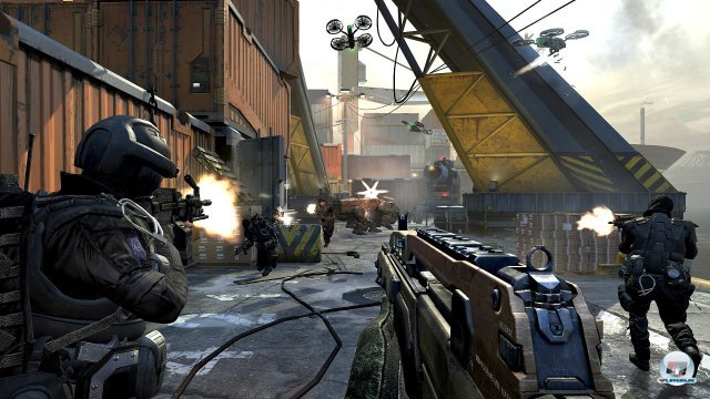 Den Strikeforce-Modus kann man ganz normal aus der Ego-Ansicht spielen - oder man versetzt sich in die Vogelperspektive und kommandiert seine Truppen aus der Strategen-Position. Den Strikeforce-Modus kann man ganz normal aus der Ego-Ansicht spielen - oder man versetzt sich in die Vogelperspektive und kommandiert seine Truppen aus der Strategen-Position.