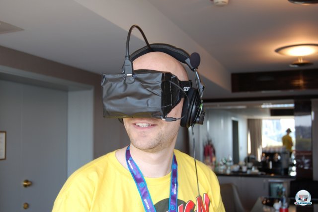 Der Rasenmähermann lässt grüßen: In Köln wagten wir ein Spielchen mit dem Prototyp und Doom 3 BFG. Der Rasenmähermann lässt grüßen: In Köln wagten wir ein Spielchen mit dem Prototyp und Doom 3 BFG.