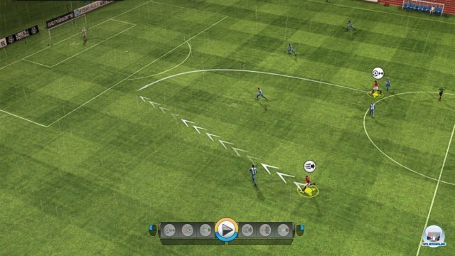 Eine gute Idee: Im Spiel kann man wie in PES auf Wii Lauf- und Passweg vorgeben. Eine gute Idee: Im Spiel kann man wie in PES auf Wii Lauf- und Passweg vorgeben.