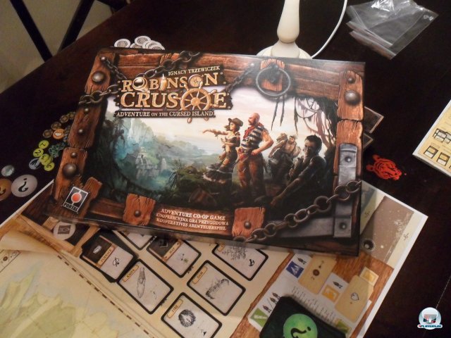 Schon das Artdesign macht neugierig auf Robinson Crusoe: Adventure of the Cursed Island. Und der Survival-Trip für 1 - 4 Spieler hält, was es verspricht! Schon das Artdesign macht neugierig auf Robinson Crusoe: Adventure of the Cursed Island. Und der Survival-Trip für 1 - 4 Spieler hält, was es verspricht!