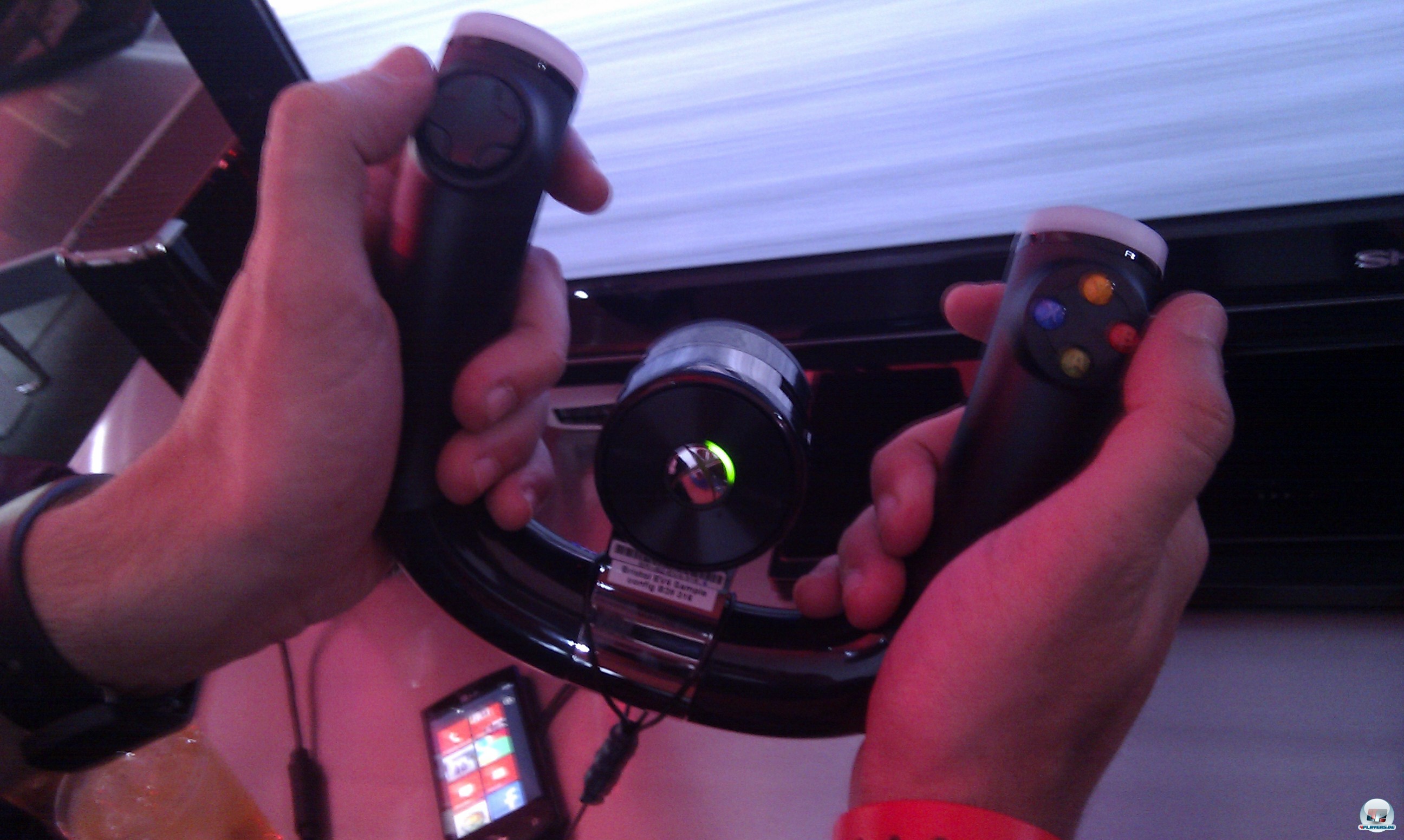 Sieht seltsam aus, aber funktioniert erstaunlich gut: Fanatects Wireless Speed Wheel-Controller. Sieht seltsam aus, aber funktioniert erstaunlich gut: Fanatects Wireless Speed Wheel-Controller.